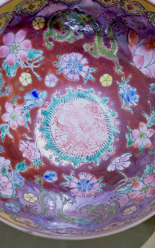 染付外濃菊花紋かぶと鉢（小）・有田焼渓山窯の鉢です。
